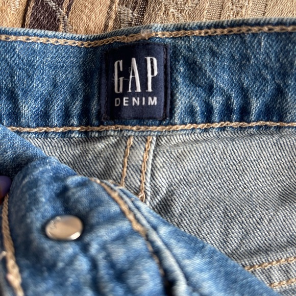 GAP Denim jean skirt with zig zag pattern, button up zipper area! - Picture 3 of 3